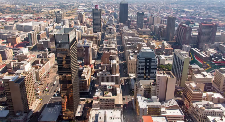 BusInsiderSSA's tweet photo. South Africa🇿🇦 has been warned it may need to take over Johannesburg to prevent the country’s commercial capital from sliding into financial collapse.

The warning comes as Finance Minister Enoch Godongwana threatens to withhold R8 billion ($486 million) in annual funding if the city fails to fix its finances.

Business leaders say Johannesburg’s deteriorating finances now pose a national economic risk because the city contributes about 16% of South Africa’s🇿🇦 GDP.

Years of political instability, rising debt and declining infrastructure have left Africa’s richest city facing one of its deepest governance crises.
