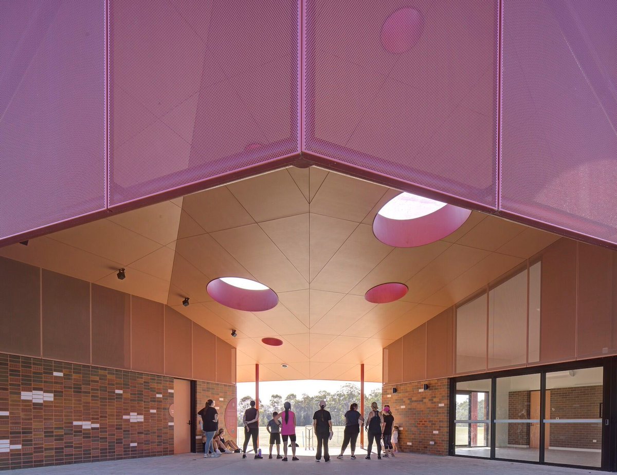 Archello's tweet photo. The Willowdale Sports Pavilion by Sam Crawford Architects combines cultural storytelling with climate-responsive design. 
https://t.co/HexMk5ItVM 

#PassiveDesign #MaterialInnovation #CommunityArchitecture https://t.co/UPPWDZOUSw