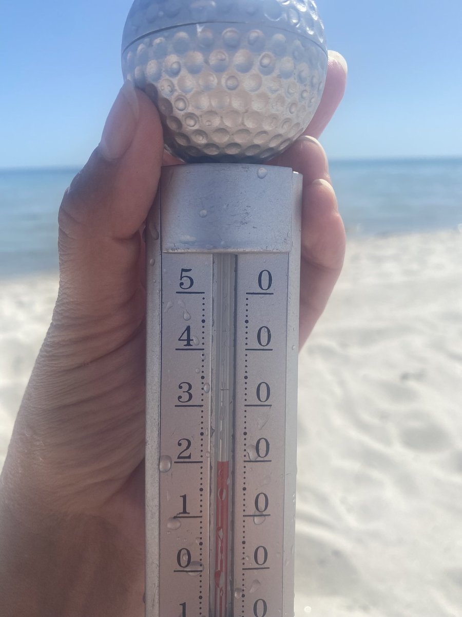 jannickep74's tweet photo. Dagens bad temperatur är till full belåtenhet 🙏🏼☀️🏖️💙
20 grader 🙌🏼😎
Fin dag till er 🤗🇸🇪
#vardigsjälv #hemma #levlivetnu #tacksam #svensksommar 🩵 https://t.co/NhE3UxG4rK