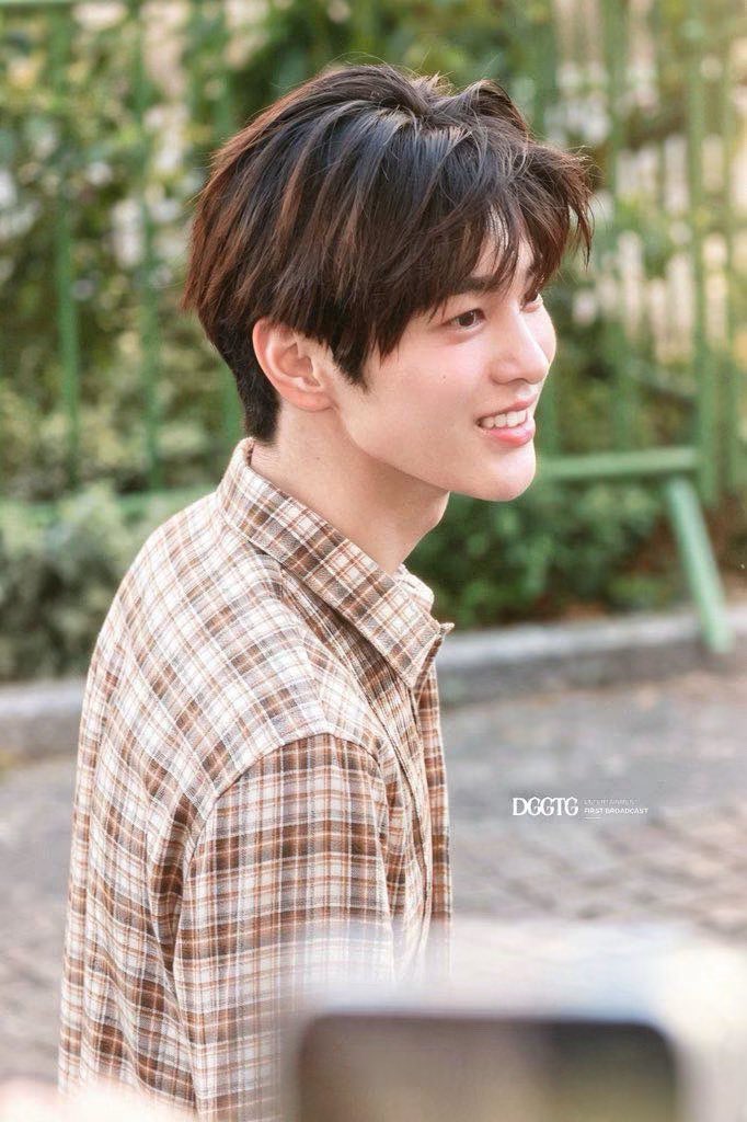 _tr_imy's tweet photo. @keonsoulvn @keonhovnbase_ @Dior Yaaaaaaa, why did he drop to #7? Let’s bring Keonho back up! Keep posting, reposting, and showing your support for Keonho!

#KEONHO #건호
#KEONHOatDiorSummer27
#ParisFashionWeek
#DiorSummer27 @Dior https://t.co/IhBkaNNwBv
