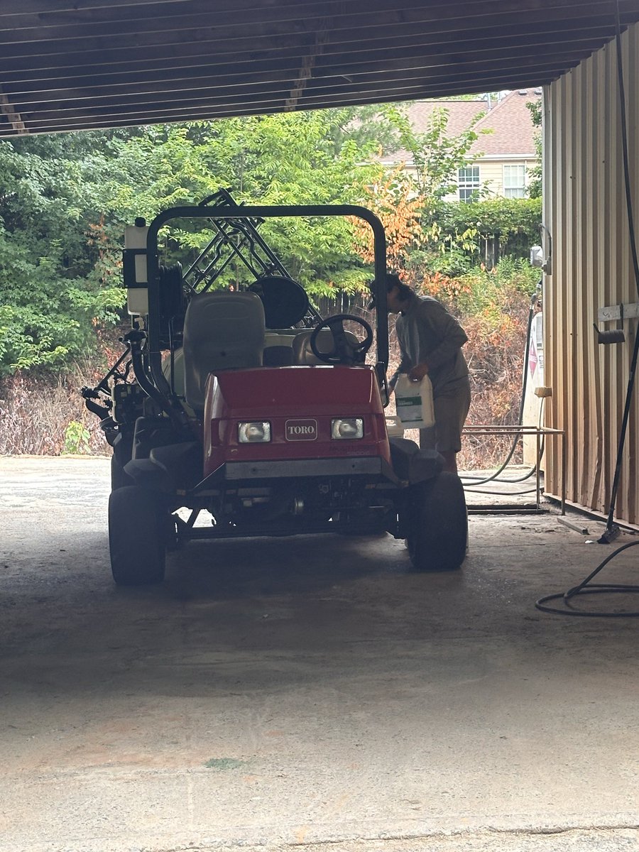 DaryckB's tweet photo. Spencer is going to hit the new sod with Retain pro (a retention wetting agent), seaweed/kelp, &amp; muscle, which is a combination of amino acids and proteins. This will help keep that sod happy. https://t.co/XI7AUeokUZ