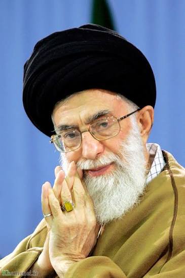 olamaei313's tweet photo. ۹ روز مونده با وداع آقای شهیدمون.....

تشییع آقا ؟
آه باور کردنی نیست.....

تشییع آقا ؟
آه اصلأ دیدنی نیست😭😭

#رهبر_شهیدم https://t.co/J6ZFkkcUNC
