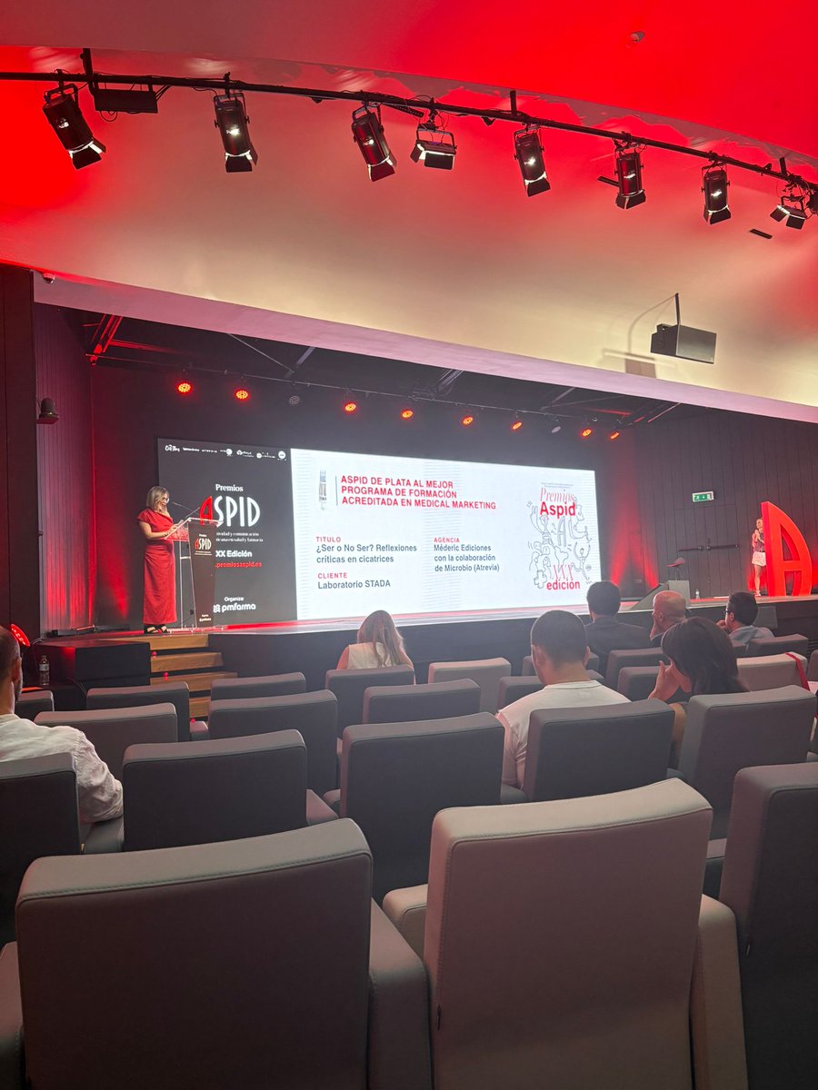 Atrevia's tweet photo. ¡Doble reconocimiento en los Premios ASPID España 2026!

🎉Nos encanta acabar la semana compartiendo que el trabajo de Microbio parte de @Atrevia ha sido galardonado en la última edición de los @premiosaspid 2026 con dos proyectos que se colocan, así, entre las mejores campañas publicitarias desarrolladas para la industria creativa farmacéutica y de la salud.
 
El espacio Pablo VI de Madrid fue el escenario en el que Ferrán Llopart, creativo publicitario de Microbio; Óscar López-Ballcels, director de Marketing Digital de Microbio, y Fátima Marina, directora del Área de Salud en #ATREVIABarcelona, se ocuparon de recoger estos dos nuevos premios que avalan nuestra excelencia y creatividad en la #comunicación y marketing del sector.
 
Las iniciativas distinguidas en esta edición han sido:
 
▪️"La línea roja", una campaña de concienciación sobre el riesgo cardiovascular creada junto a @Cardioalianza @danocerebralE. Su propósito es sensibilizar a quienes han superado un infarto o un ictus sobre la necesidad de mantener el colesterol LDL bajo los 55 mg/dL para evitar futuros episodios.
 
▪️"¿SER O NO SER?", una propuesta inspirada en el día a día de la consulta clínica, enfocada en abordar una realidad muy común: el proceso de cicatrización cutánea derivado de intervenciones quirúrgicas, gestaciones, lesiones o traumatismos.
 
Conócelas al completo en 👉https://t.co/6ZI85QD4OX
 
¡Enhorabuena al equipo por esta excelente noticia! 👏