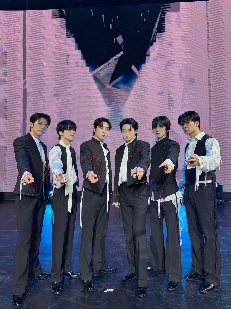 ONF_offcl's tweet photo. 260619
온앤오프 X 퓨즈의 Special Stage

❤️🧡💜🖤💚💙💡

#온앤오프 #ONF
#ONF_OpenTheDoor #OpenTheDoor
#ONF_MY_SELF https://t.co/QoWKb6ba5x