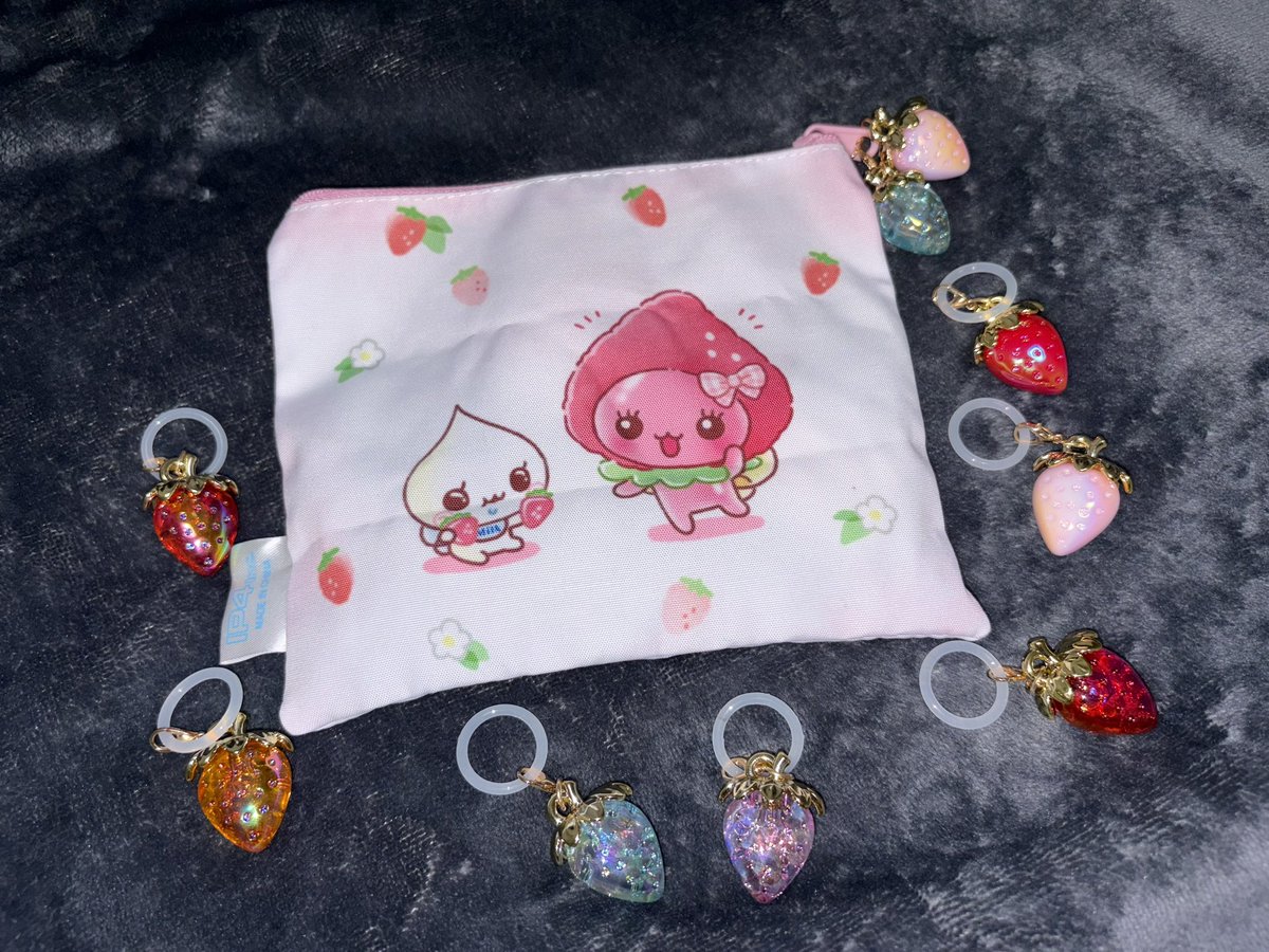 rea__chan_'s tweet photo. ゲーセンで見つけた苺🍓可愛すぎる(՞˶ᵒ̴̶̷᷄꒳ᵒ̴̶̷᷅ ˶՞)💖 https://t.co/Hevf8lspJt