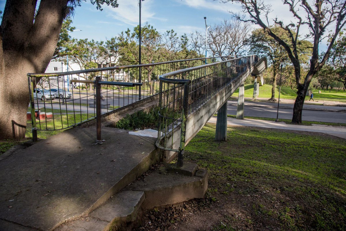 Josecitors's tweet photo. ÚLTIMO| Por riesgo estructural, la Municipalidad removerá el puente peatonal de la avenida Benjamín Aráoz 

📲 https://t.co/gTnKvDaixv https://t.co/peBsHUgiTN