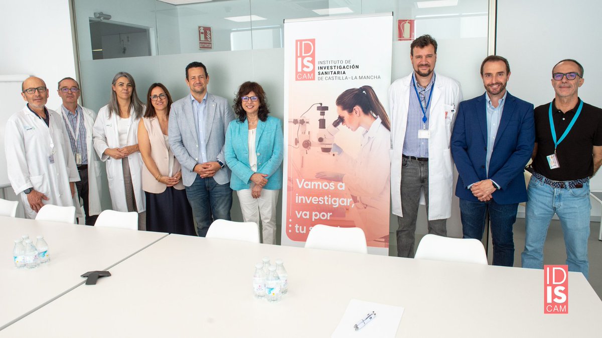 idiscam's tweet photo. 🔬 Investigación con impacto en lesión medular.

María del Mar Torrecilla, viceconsejera de Educación, Universidades e Investigación (@educajccm), visitó el @HNParaplejicos para conocer el trabajo del grupo IDISCAM de Fisiopatología y Medicina Regenerativa. https://t.co/XzqiPwKAmH