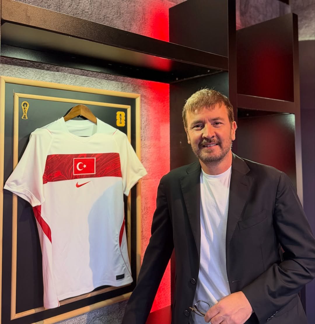 daktilock's tweet photo. Ersin Düzen: 

“Bu Dünya Kupası'nda Hakan Çalhanoğlu'nun ne liderliğini ne de kaptanlığını gördüm!” https://t.co/AT3eUEZLMj