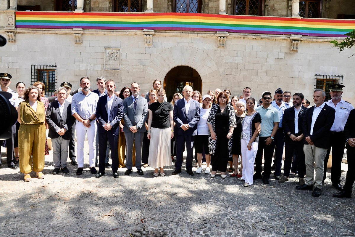ppbalears's tweet photo. Asistimos al minuto de silencio en memoria de las víctimas de los terremotos que han sacudido Venezuela. 

Desde el PP Balears queremos trasladar toda nuestra solidaridad y apoyo al pueblo venezolano en estos momentos tan complicados🖤 https://t.co/7rqvfT64L2