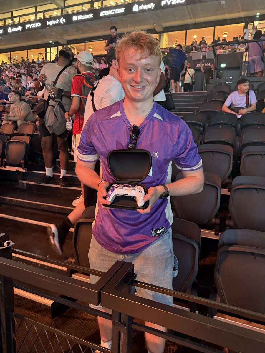 TorontoKOI's tweet photo. Didn’t think we’d spot one of THESE jerseys in the crowd! 

Had to hook our guy up with a brand new Toronto KOI SCUF 🎮 https://t.co/yYE22g5dtJ