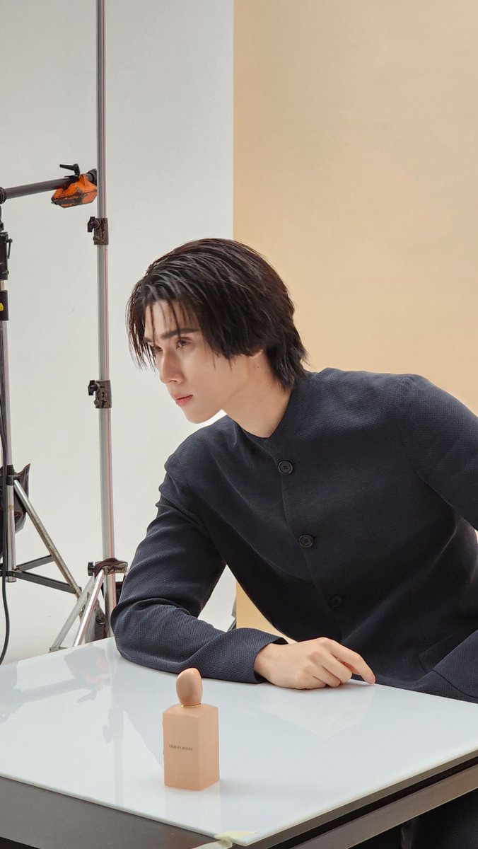 DunkOfficialFC's tweet photo. ภาพเบื้องหลังสุดปังของ ดัง ณัฎฐ์ฐชัย กับตำแหน่ง GIORGIO ARMANI THAILAND FRAGRANCE AMBASSADOR

Dunk Armani Si Ambassador

#DunkXSiBloom https://t.co/crNjw74E03