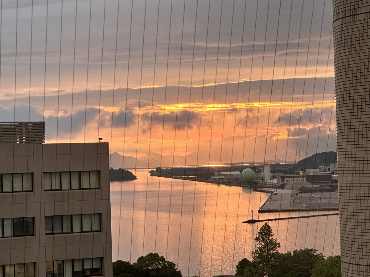 mitusatomiyuki's tweet photo. おつかれさまでした(^｡^)
明日は退院だから！この7階からの！
夕陽を眺めるのも最後かな👍😊
2026.6.26 https://t.co/layJjb5m0G