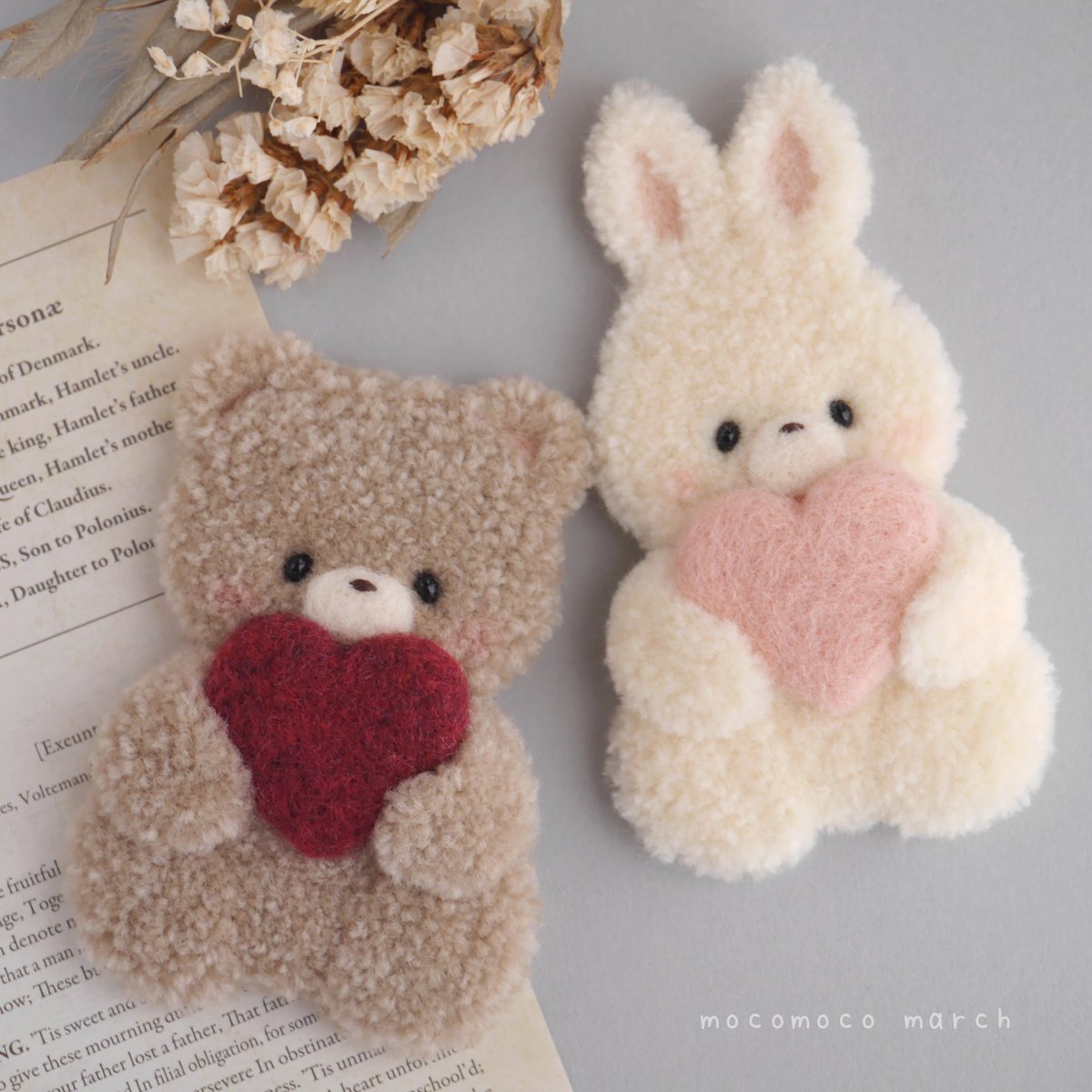 過去作🪡 ハートをぎゅっと持ったうさぎとくまです🧸 ハートは羊毛 