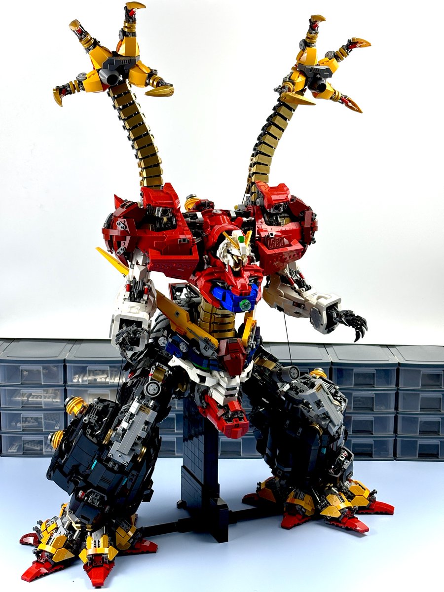seirei526's tweet photo. LEGOでデビルガンダムを作りました😈

ブロックは接着も加工もしていないので、バラして違うガンダムに作り直す事ができます！ https://t.co/WqNBGJ35Fy