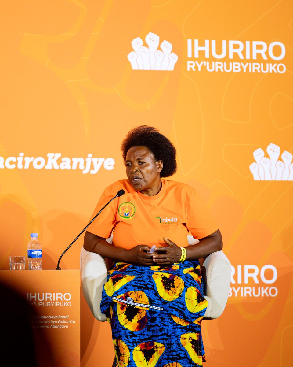 Imbuto's tweet photo. Pélagie Nyirajyambere, umwe mu babyeyi bitabiriye ibiganiro, yasabye ababyeyi kwimakaza umuco wo kuganira n'abana babo no kubabera inshuti, agaragaza ko kubatega amatwi no kubumva ari imwe mu nzira zo kubafasha gukura neza.

Ati: "Iyo umwana yitabwaho, akumvwa kandi akaganirizwa akiri muto, yubaka icyizere mu muryango. Icyo cyizere kimufasha kwiyubaka no gutera imbere’’.

#AgaciroKanjye