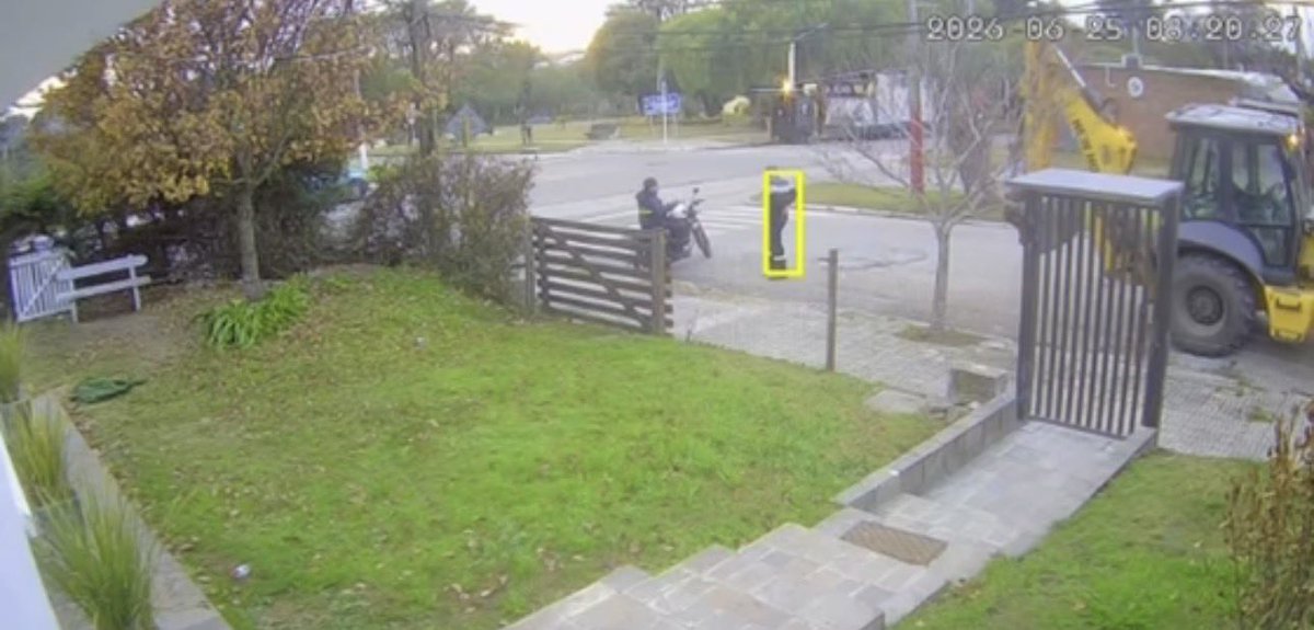 tvflorida's tweet photo. ☎️Estamos en comunicación telefónica con Juan Viera tras ser agredido este jueves por un funcionario municipal mientras se encontraba trabajando

“Fue una agresión totalmente inesperada, se vienen consecuencias que pueden ser mucho más graves”

#Rompecabezas x FM 89.3 https://t.co/s445oaysLc