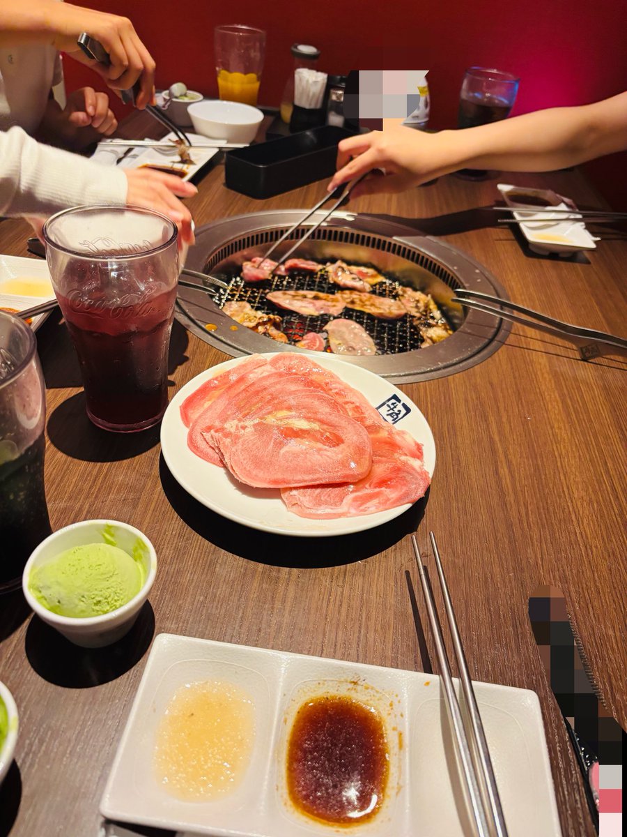 ane09281105's tweet photo. 体育大会のクラス会中！！めちゃタン食べた！！ https://t.co/ZWYSYqwGaC