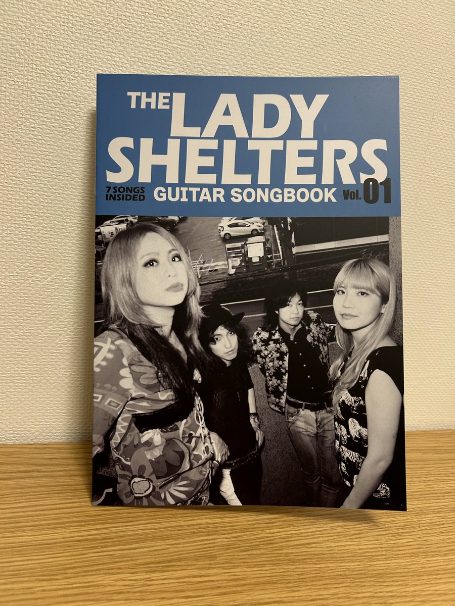 shinkicha2024's tweet photo. The Lady Sheltersのギターソングブック届きました〜
さっそく答え合わせの気分で見てみたら、自分が思ってたのと微妙に違う、えっ？
聴いてみると確かに違ってた
改めてシェルターズの深さを知りました

#tls
#THELADYSHELTERS https://t.co/JSUYBprrp5