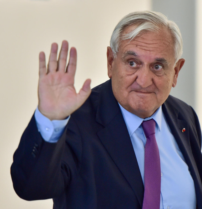 Samuel_Lafont's tweet photo. 3 questions Jean-Pierre Raffarin @jpraffarin :

- Pourquoi avez-vous encore une voiture avec chauffeur ?
- Avez-vous fui après l'accident ?
- Pékin est au courant ? https://t.co/HpSk3pRDru