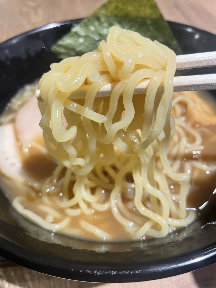 sitiyo_bot's tweet photo. 偏頭痛エグいけどロキソプロフェン忘れたのと、雨で視界が悪いために目が酷使されてキツすぎた_( _ *`ω､)_ *ﾟ
早く休憩したいのにSAなさすぎて、最悪なコンディションまま2時間以上運転😇
やっと見つけたSAで休憩がてら栄養補給'༥'  )ŧ‹”ŧ‹” https://t.co/Ut3kjC4jcn