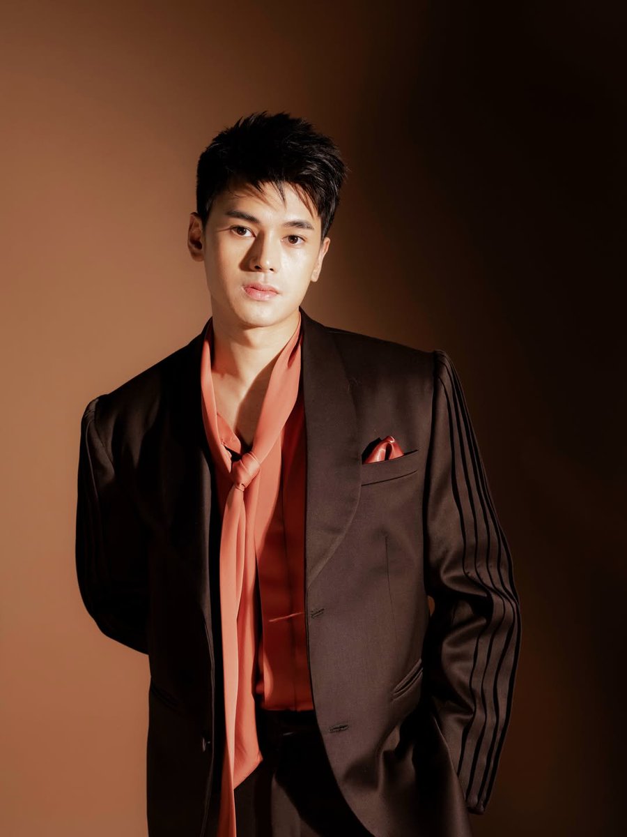 KapusoCrave's tweet photo. Dustin Yu stuns for Star Magical Prom. https://t.co/m50UDFDKCG