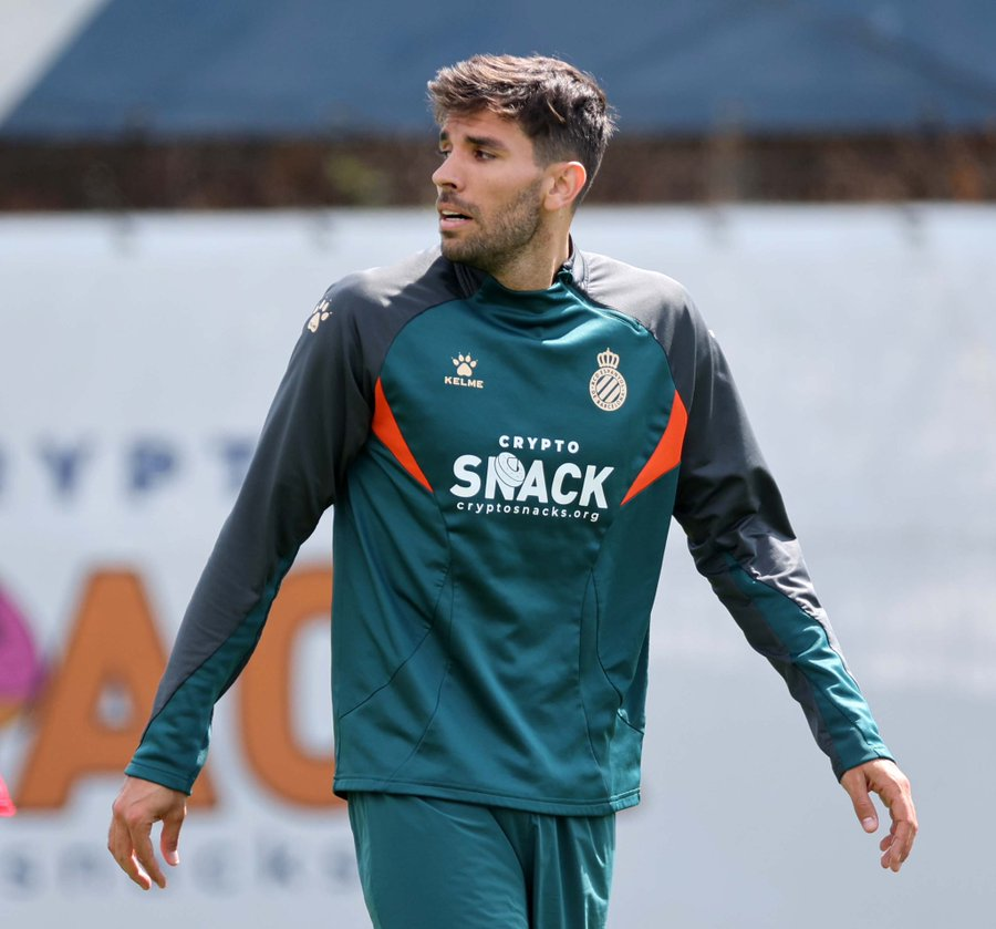 Buysan's tweet photo. 🗣 "Fede Valverde nunca fue el creador del Real Madrid; siempre fue un martillo que corre mucho. No es el encargado de crear el juego en el Madrid y no dependen de Valverde. Yo a Fede lo he sufrido mucho desde lo físico cuando lo he enfrentado"

➡ Leandro Cabrera en @elespectadoruy

📻 810 AM · 92.5 FM
▶️ https://t.co/viSFLUX2UW