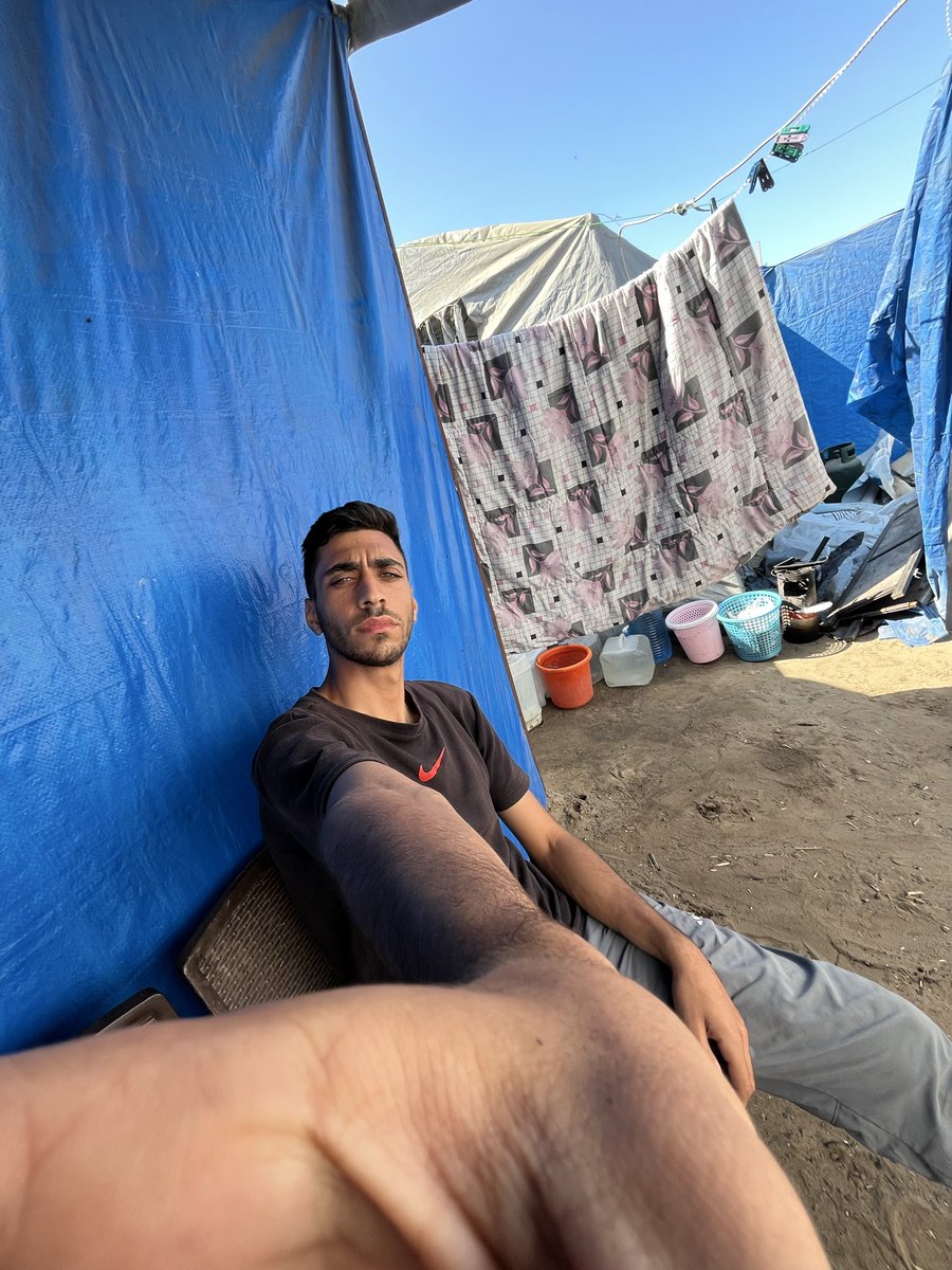 HasanEssam29636's tweet photo. Suffocating heat inside the tents, no fan eases it and no shade stops it.

I am very tired, please, if you see me, support me https://t.co/LKhZnDGJSM