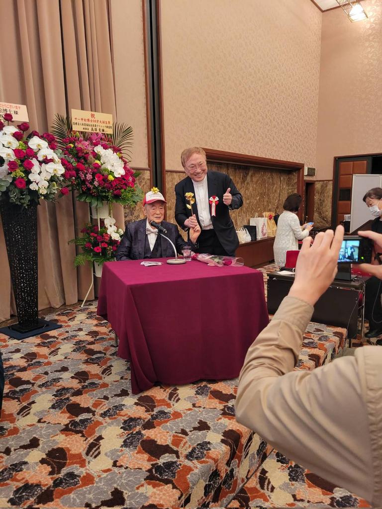 katsuyatakasu's tweet photo. ドクター中松大誕生祭なう https://t.co/xIYU9zpPIS