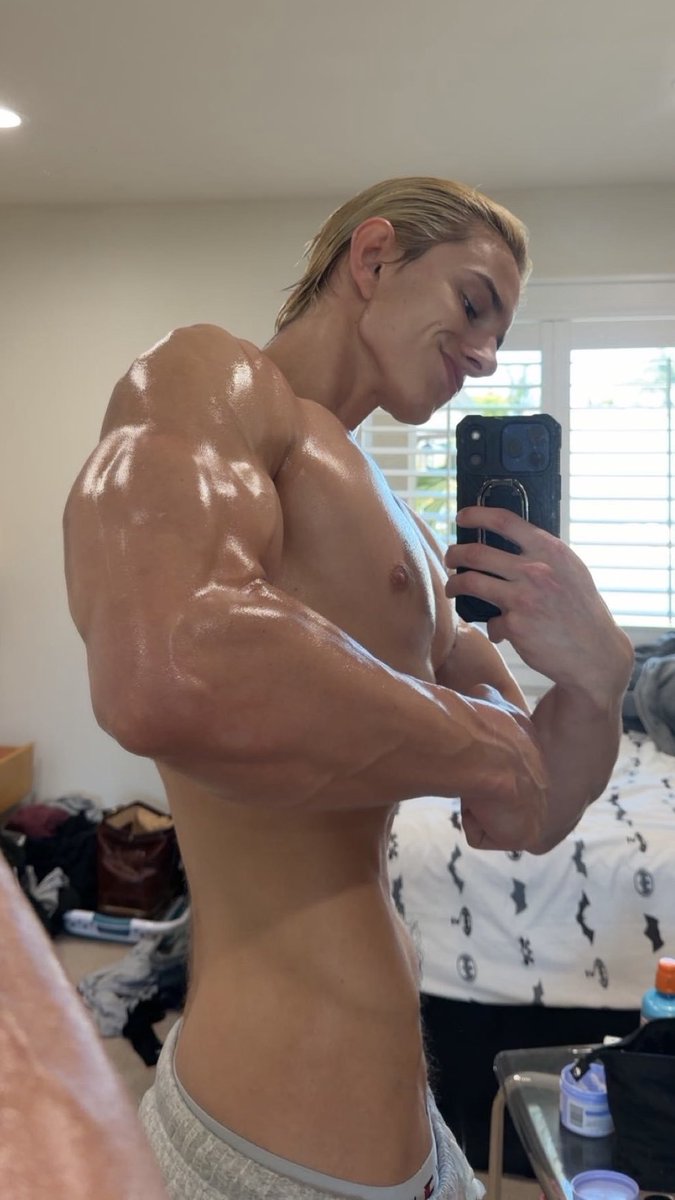 AmericanAlphas1's tweet photo. Who got your favorite alpha biceps? 💪💪
@alphaxflex 
@masterniko999 
@gavin_croghan 
@alphaluca88 https://t.co/HcKI9zmgPe
