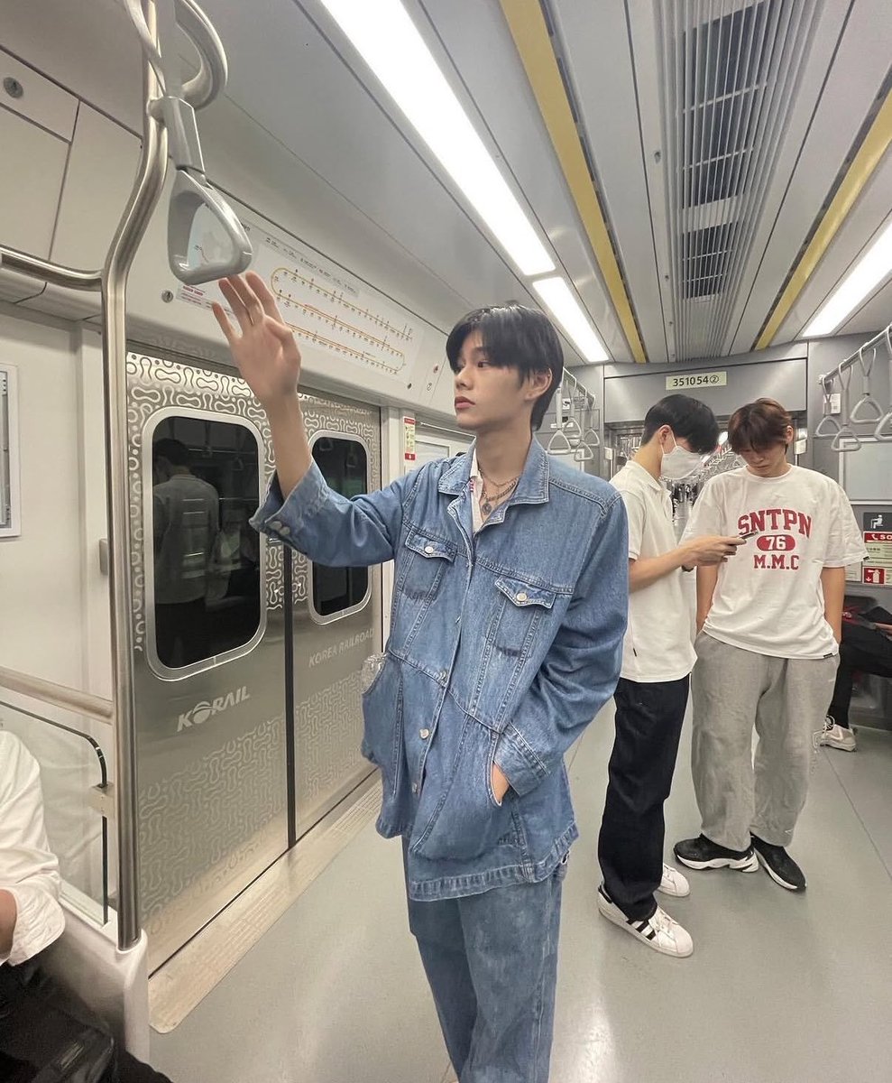 ddiddaddudddi's tweet photo. 이상한 일이 많이 일어나네... https://t.co/ycamTTkPfg