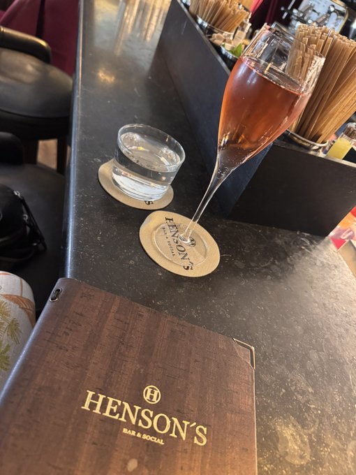 Sarah The Invader - South London 😆 - The secrets of a hotel bar 🔥 https://t.co/zMK44Kq0LH