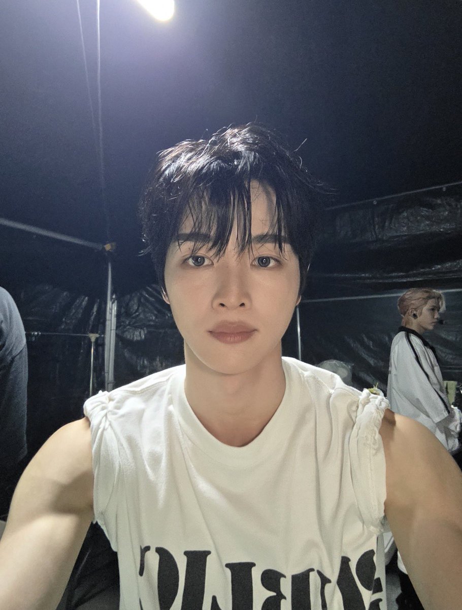 sodakissume's tweet photo. 🐰 (ส่งรูป)
🐰 เมื่อกี้ก่อนขึ้นแสดงก็ถ่ายรูปเช็ค
🐥 5555555555
🐰 ยันทาโร่ฮยอง
🐰 ที่อยู่ข้างหลัง
🐶 อันนี้ real
🐱 เอาจริง รูปมุมนั้นเหมือนจะเหนไปเปนพันรูปแล้ว
🐰 แนวๆนี้แหละ
🦦 55555555555
🦦 ถ่ายทุกวันเลยหรอ?
🐰 1000รูปไรล่ะ https://t.co/xCsg4jXxuQ