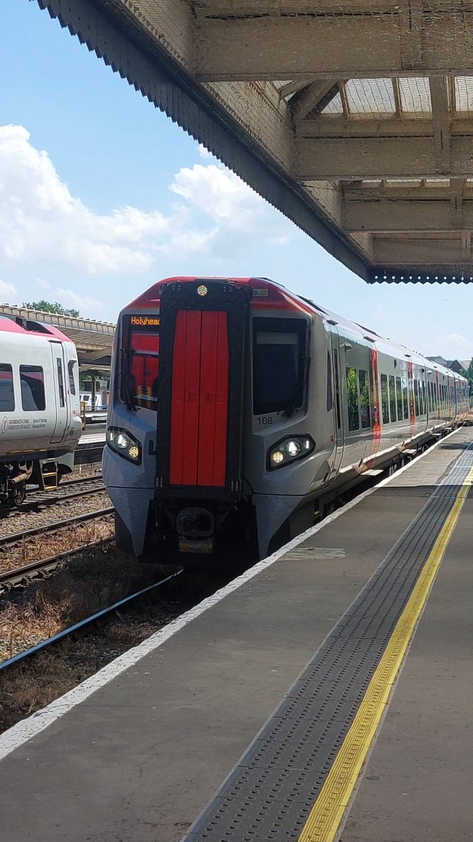 SusanComerie's tweet photo. Yey, a very welcome site with working air con too 😅 @transport_wales 197108 takes us from the hot oven of #Shrewsbury onwards to #Chirk 😁 https://t.co/elcqua04Sz