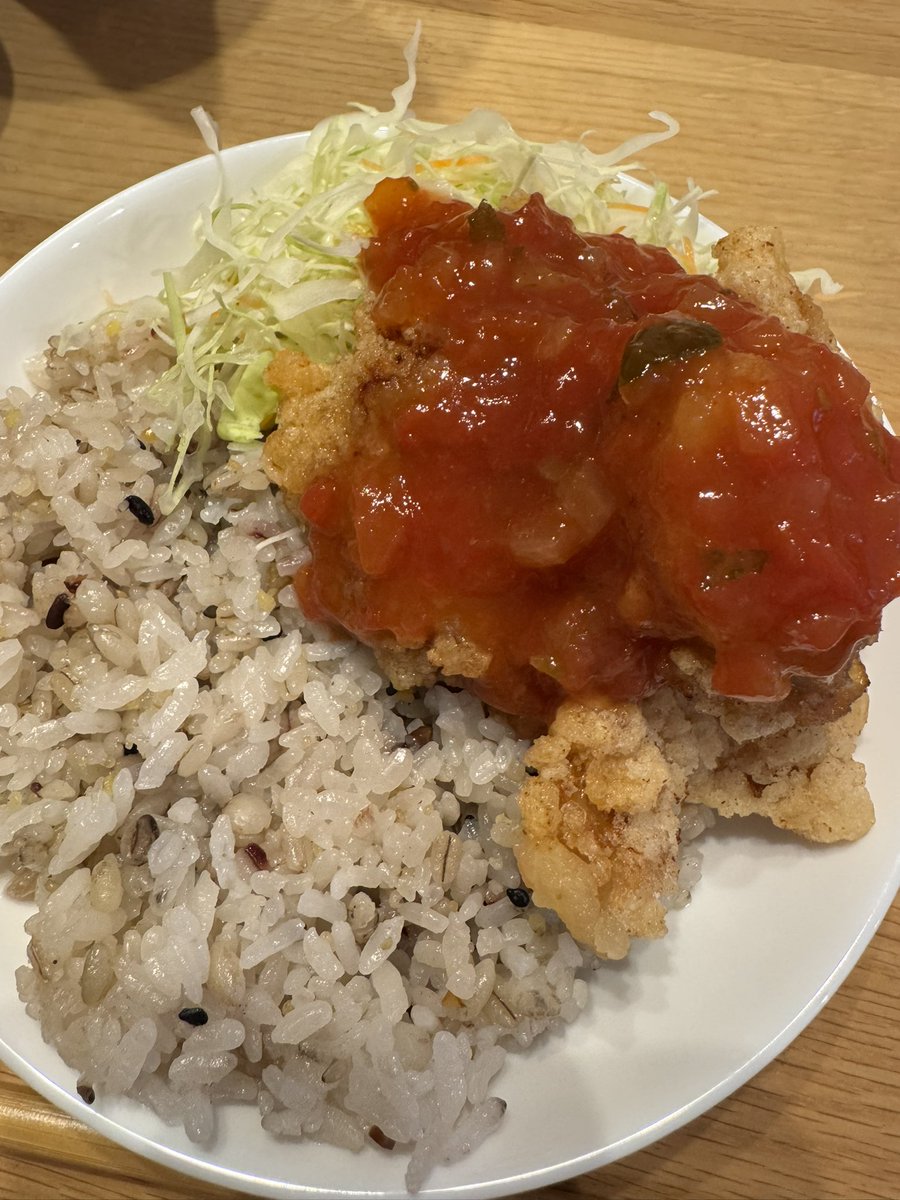 5ebifry31's tweet photo. 台風前に買い出し買い出し〜ってウニクス行ったらかぶきあげさんが！金曜日なの忘れてた、ラッキー😋
お昼にサクッと揚げたてをいただき、夜は鶏皮で🥃マヨラージとサルサレギュラーにしたんだけど、子供だけ（4歳2歳）でレギュラー食べちゃうからそろそろ量が足りないナ…🍗 https://t.co/9zmDzivTm0