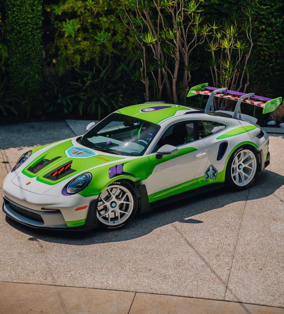 W129001E's tweet photo. バズライトイヤーのGT3RSタイヤも特注ですげえ https://t.co/BpYb5rETZt