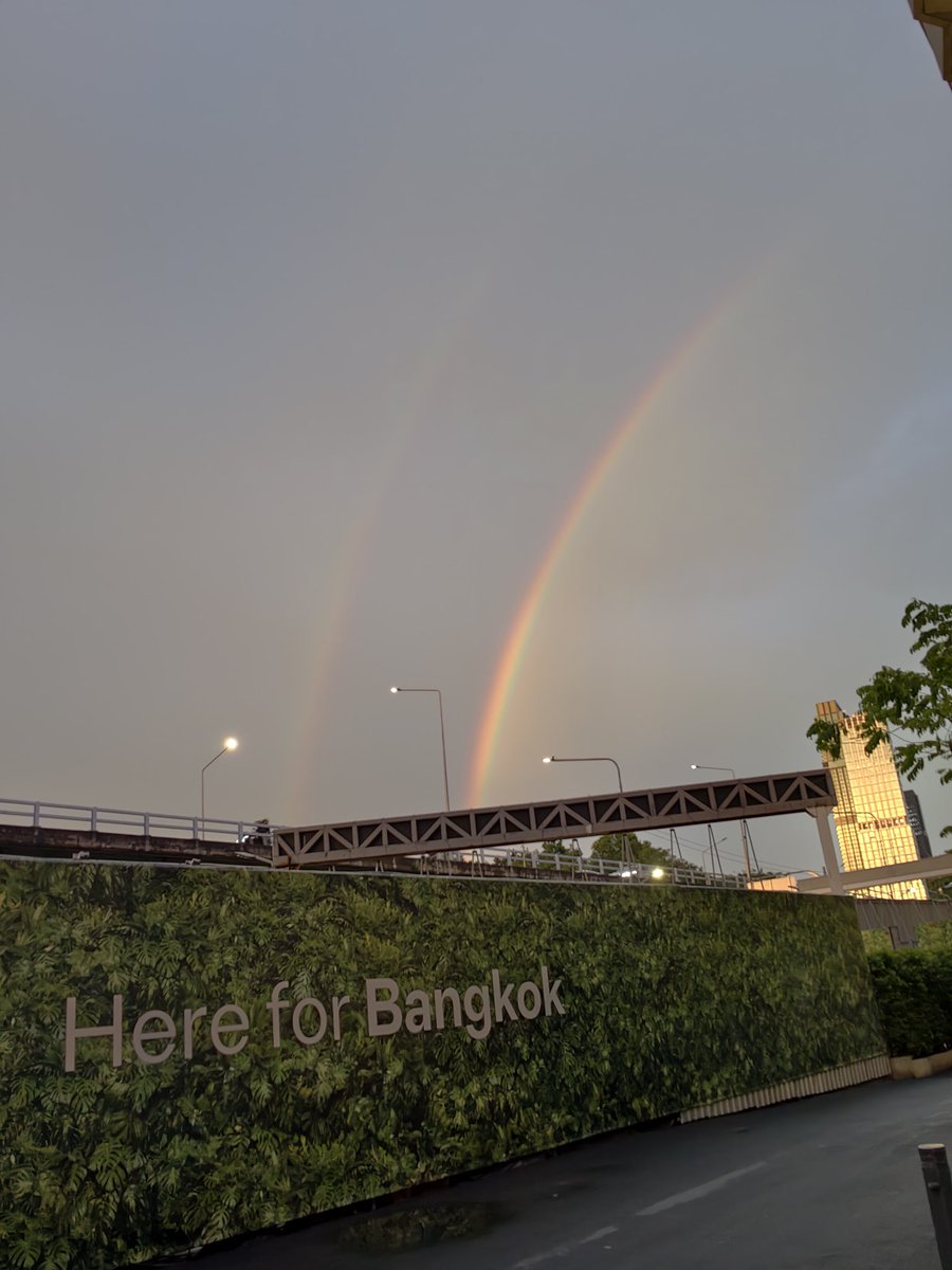 YaoIvy's tweet photo. Today I learned some text slang:

Thai: 555 = 😂 (hahaha)
Chinese: 555 = 😭 (wūwūwū)

Same characters, totally different meanings, depending on where you are. 🌈 https://t.co/T5E5Bvoy1l