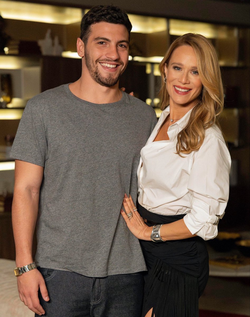 telenewstn's tweet photo. 🚨 Nos próximos capítulos de #QuemAmaCuida, Dora (Mariana Ximenes) e André (Henrique Barreira) se beijam pela primeira vez. A pegação acontece na escola de dança da mulher de Ademir (Dan Stulbach), durante ensaio para um concurso de dança.

ℹ️ Na Telinha https://t.co/ME5gSQ7PmM