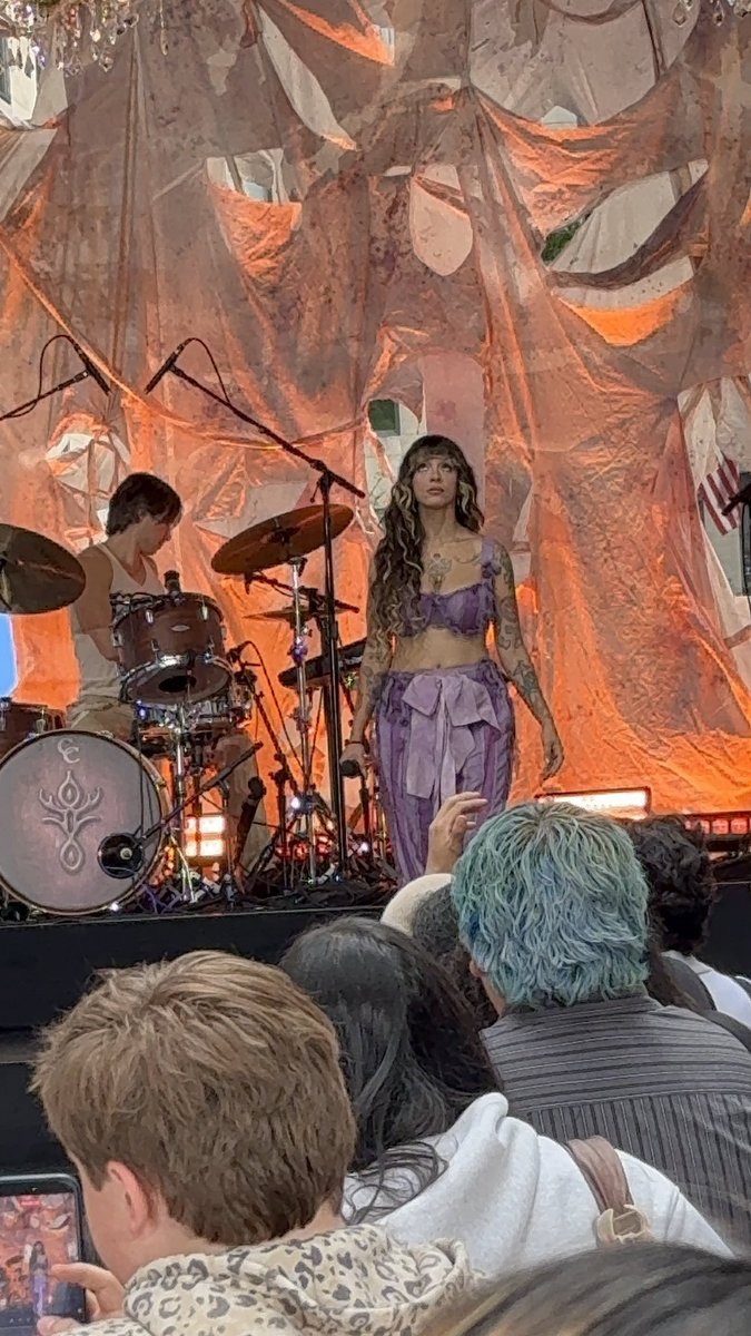LlVlNGDECEASED's tweet photo. More pictures of Melanie Martinez doing the soundcheck at the TODAY Show Plaza as part of the Citi Concert Series in New York City. 💜 

📸: @oostev_ on Twitter https://t.co/Elsp4TwZIs