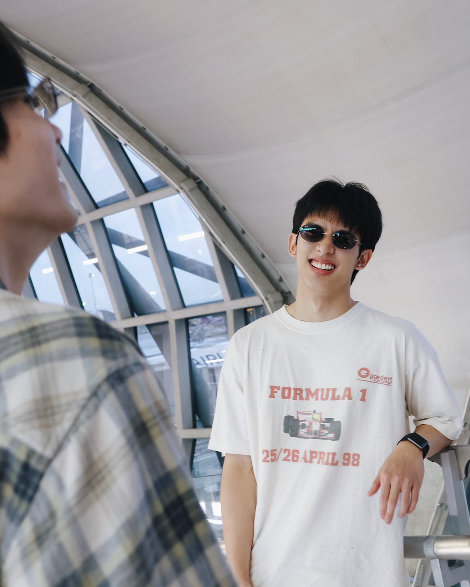 SomSomcats's tweet photo. พี่เซิร์ฟขำไรน้องงงง 😆

*แต่ใดๆคือแอบดีใจที่ได้เห็นรอยยิ้มของพี่เซิร์ฟน้าาา 🥰

#ThaiFest2026YangonxSurfJava 
#TPopStar3xSurfJava
#SurfJava #swensurf #javabh https://t.co/VS0Mr55cmq