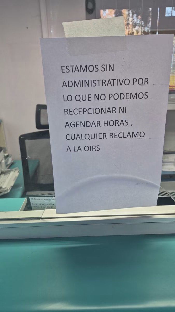 zanwroo's tweet photo. RECORTES // NO HAY CONTRATACIÓN DE REMPLAZOS 🤷🏻‍♂️ PERO LE GANARON AL COMUNISMO 🤣🤣 https://t.co/f2uv2THhwk