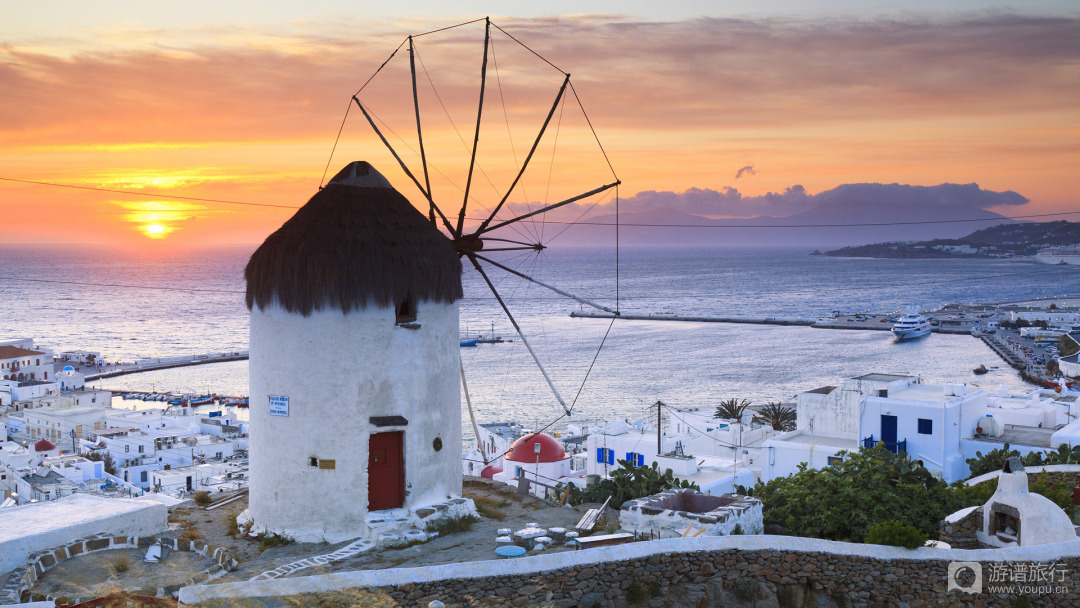 cVD80He3f6qCj2d's tweet photo. Just watched the sunset paint Santorini’s white domes pink u0026 gold—this view is way more magical than any travel reel could capture. Grateful for these unplanned, perfect little moments. https://t.co/xQypl49skr