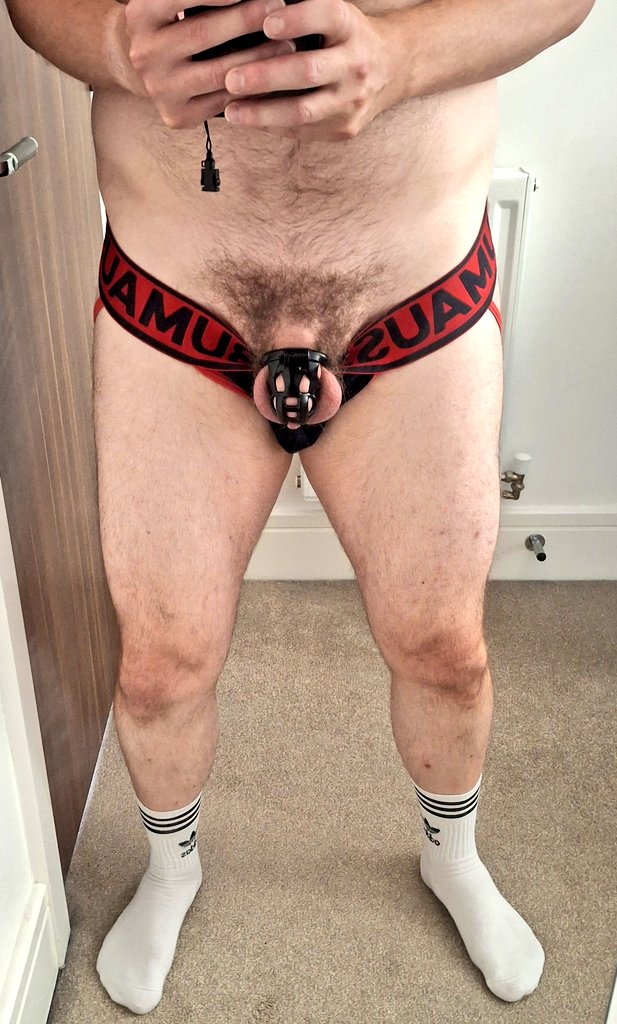 CJ0202020's tweet photo. Sir @rugbyunion8 is taking control of the keys of my chastity cage. I am grateful to Sir for taking control of this sub. https://t.co/apPLQCCdrZ