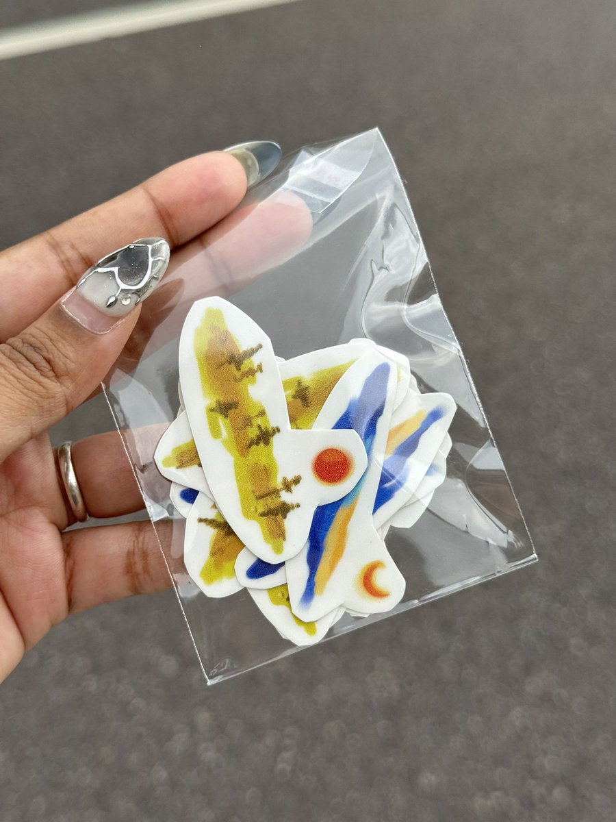 pttpgf's tweet photo. J’ai des freebies si vous voulezzzz venez me voir (jss shy) 🥹

C’est des tatouages éphémères 

#VETEMENTSxTeeTeePor
#twnpich #porsuppakarn https://t.co/u8ESsxCQNa