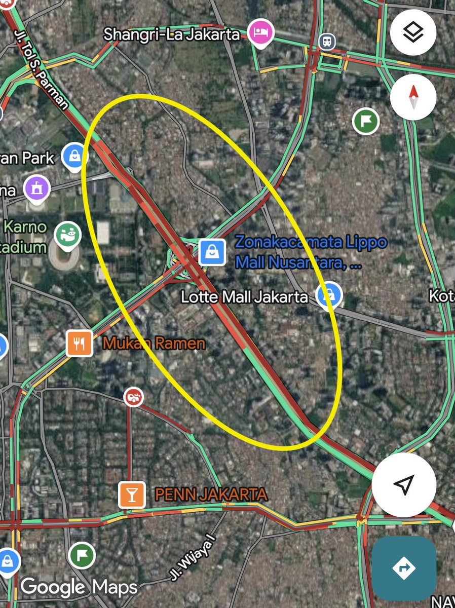 karirfess's tweet photo. cuma mau bilang..

yg kuat ya guys, kalo kantor kalian dekat sini🥲

better mampir dulu deh, di lippo mall, lotte, atau one satrio

jam 20.30 an nanti baru otw pulang, daripada lama di jalan..😁 https://t.co/Fudvq3DPX2