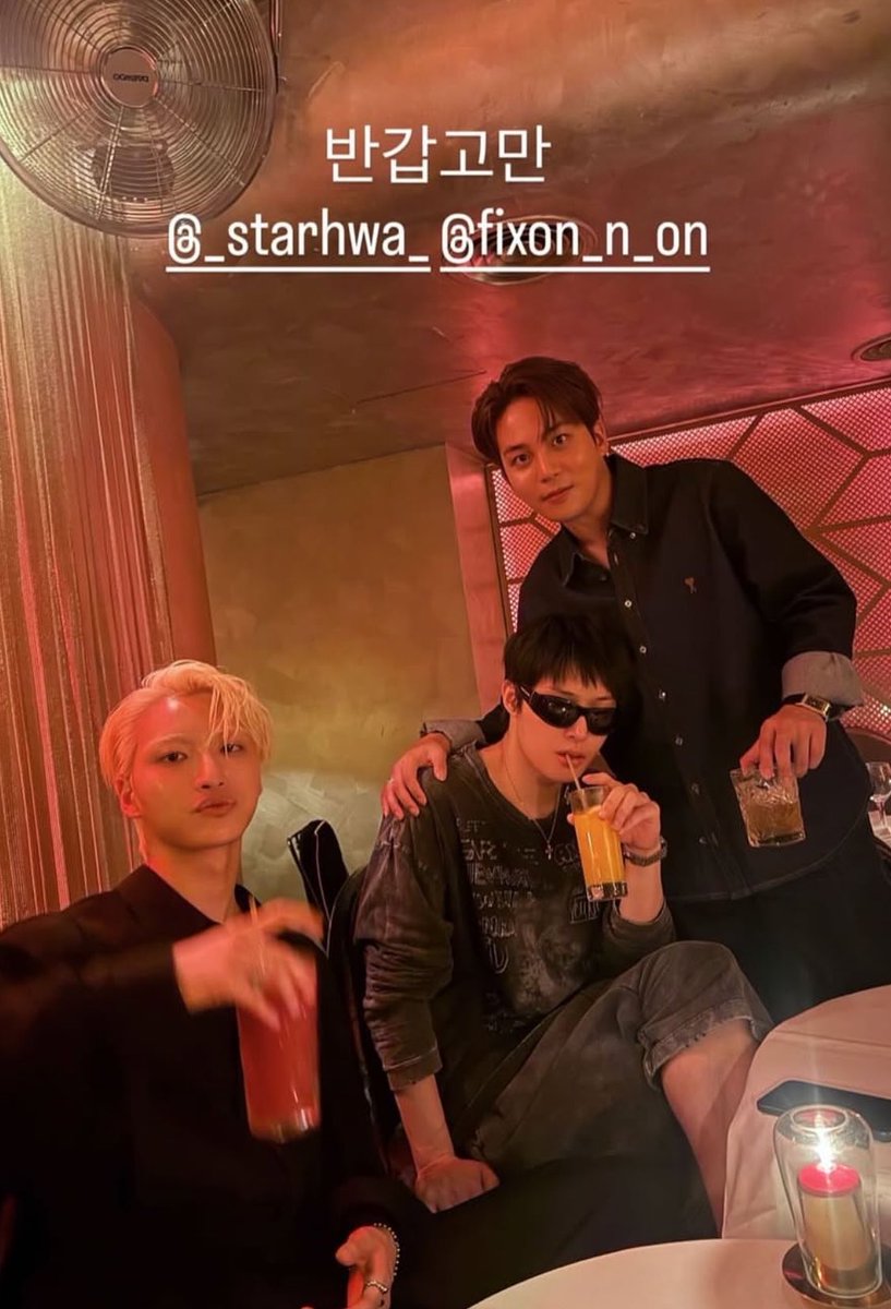 anns_bu's tweet photo. nooo hwa stole jongho's glass for the photo 😭😭😭 https://t.co/G0jMvPq6KP