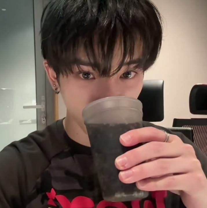 GREEN2RED2's tweet photo. Jobdesk aku ya.. aku ngedit sama pantau kalian semua ya guyss, nanti aku selalu on di akun sub keren ini pokoknya, kalo butuh temen ngobrol panggil saja emon ok? https://t.co/YOOFRLI2Rj