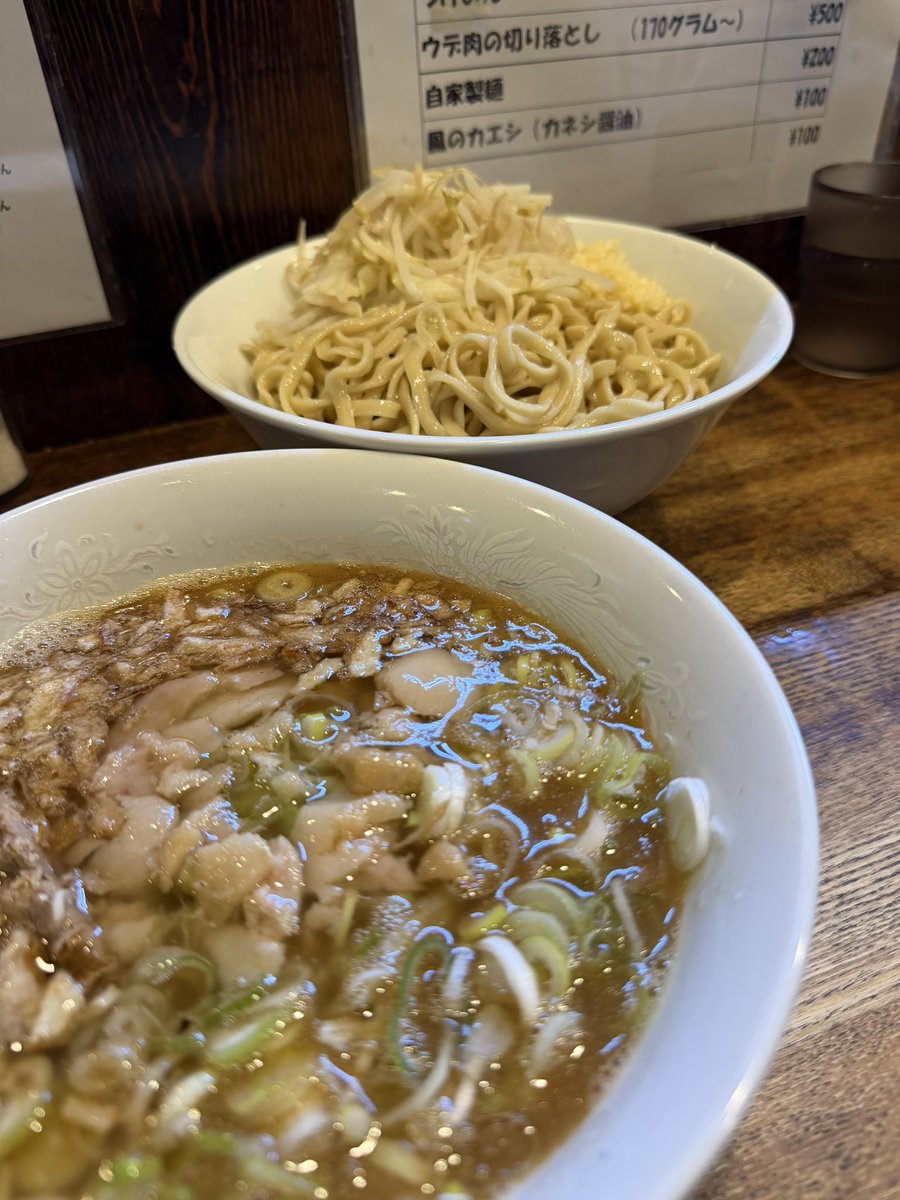 yo5k3's tweet photo. 【西新井】2026年55杯目
麺屋鳳
つけ麺 野菜少なめニンニク少なめ脂

台風が近づいて来てるなか
明日休みだと言うことで急遽訪問🚗

久々につけ麺食べたけどやっぱり美味い😋

今後始まる冷やしも楽しみにしています✌️

ご馳走様でした🍜

#麺屋鳳 
#つけ麺
#西新井 https://t.co/bEixShjkBW