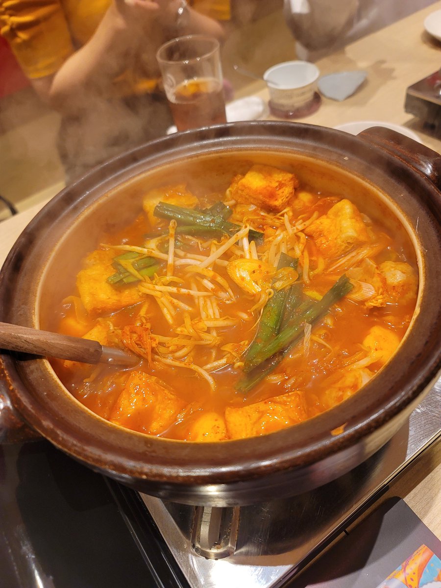 maelst's tweet photo. 赤から ハーゲンダッツ食べ放題

旨辛な赤から鍋とハーゲンダッツの無限ループ最高すぎー🥹🫶
5人でハーゲンダッツ29個食べた https://t.co/910If4U2w0