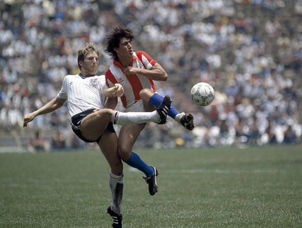 DGalarza_1's tweet photo. En el 86 nos tocó México y Bélgica. Salimos invictos del grupo, nos eliminó en 8vos una campeona del mundo.

En el 98 dejamos fuera a España y nos eliminó el que terminó siendo campeón de esa edición.

En el 2002 salimos segundos en un grupo donde estaba de vuelta España, y nos dejó fuera el que fue finalista de esa Copa.

En el 2006 perdimos contra una de las mejores generaciones de Inglaterra con un gol en contra, y nos comimos un gol sobre la hora contra Suecia.

En el 2010 compartimos grupo con el campeón del mundo de 2006 y nos eliminó en 4tos el que terminó campeón ese año.

Tiene razón la gente en plaguearse. Quedar terceros en este grupo fue un fracaso rotundo, si te vas a quedar fuera de una COPA DEL MUNDO, que sea a lo hombre.