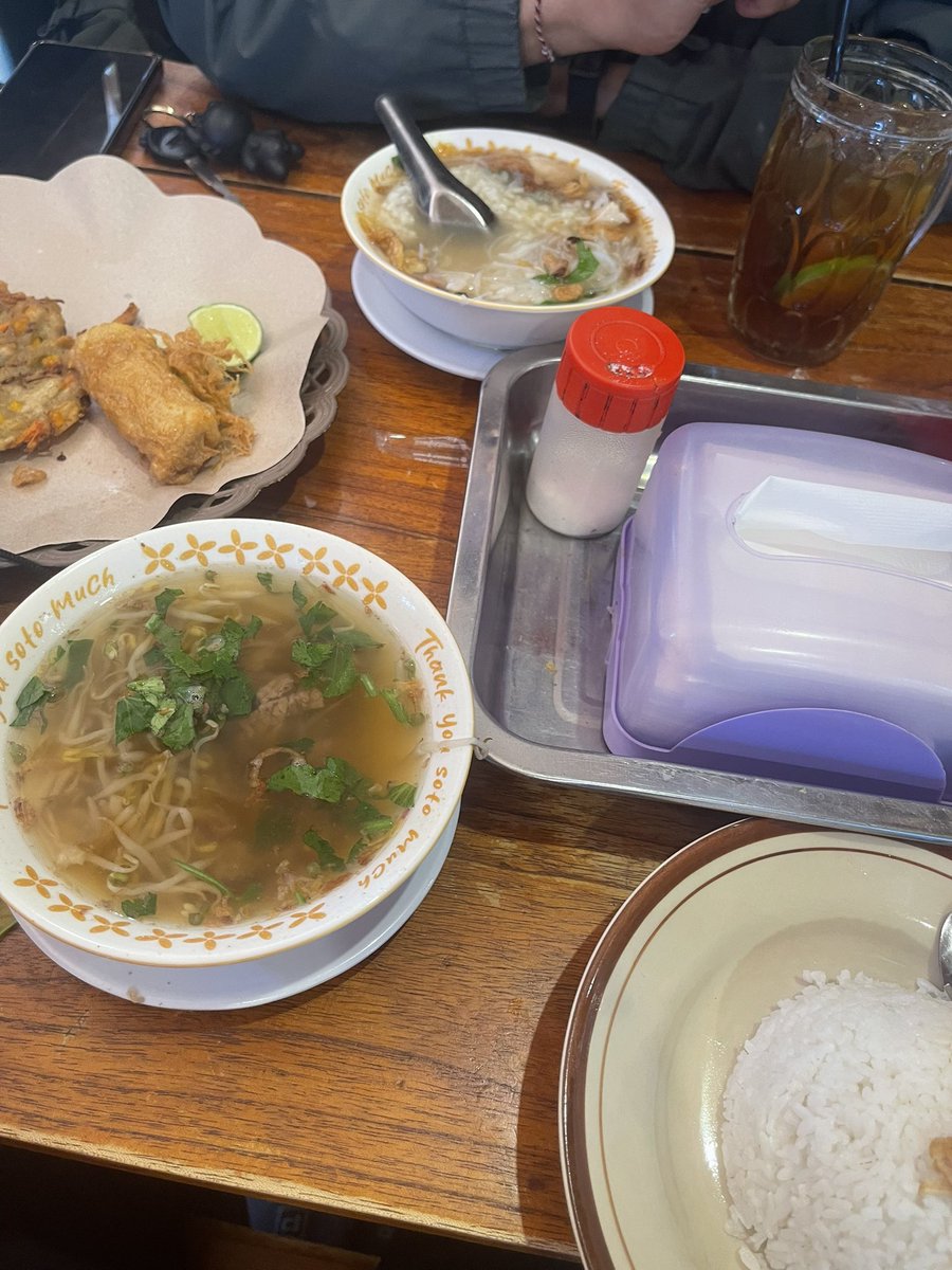 offalitte's tweet photo. seporsi mie ayam dan ssb sebelum pulang https://t.co/L1Dq2Gt41I
